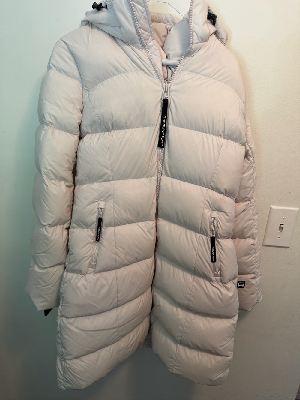 Aritzia Women's Light Beige Puffer Coat with Hood